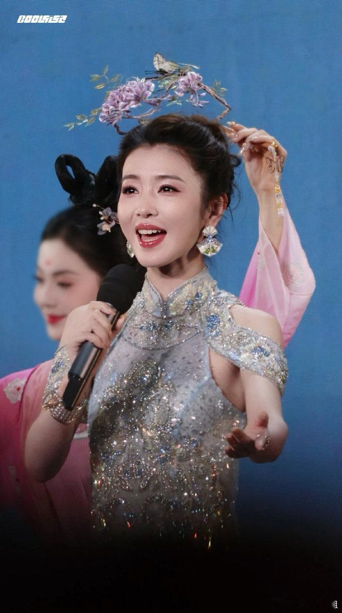 李云霄女儿情舞台 年度最美舞台预定！李云霄用越剧腔调重塑经典，婉转声线裹着满满的