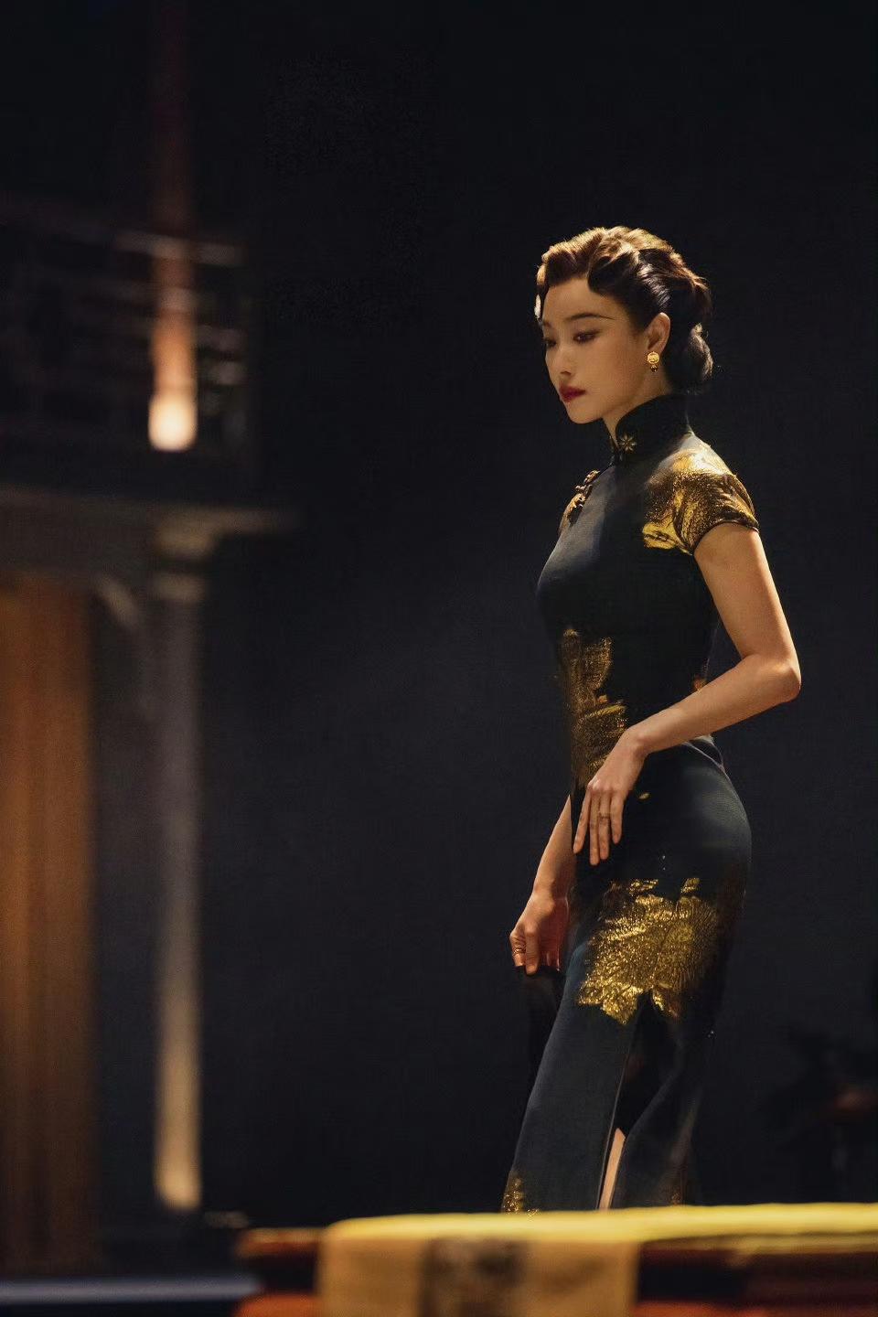 倪妮的顾香兰：旗袍裹着的骨血里，是活了半辈子的民国风情
 
当倪妮再次穿上那件黑