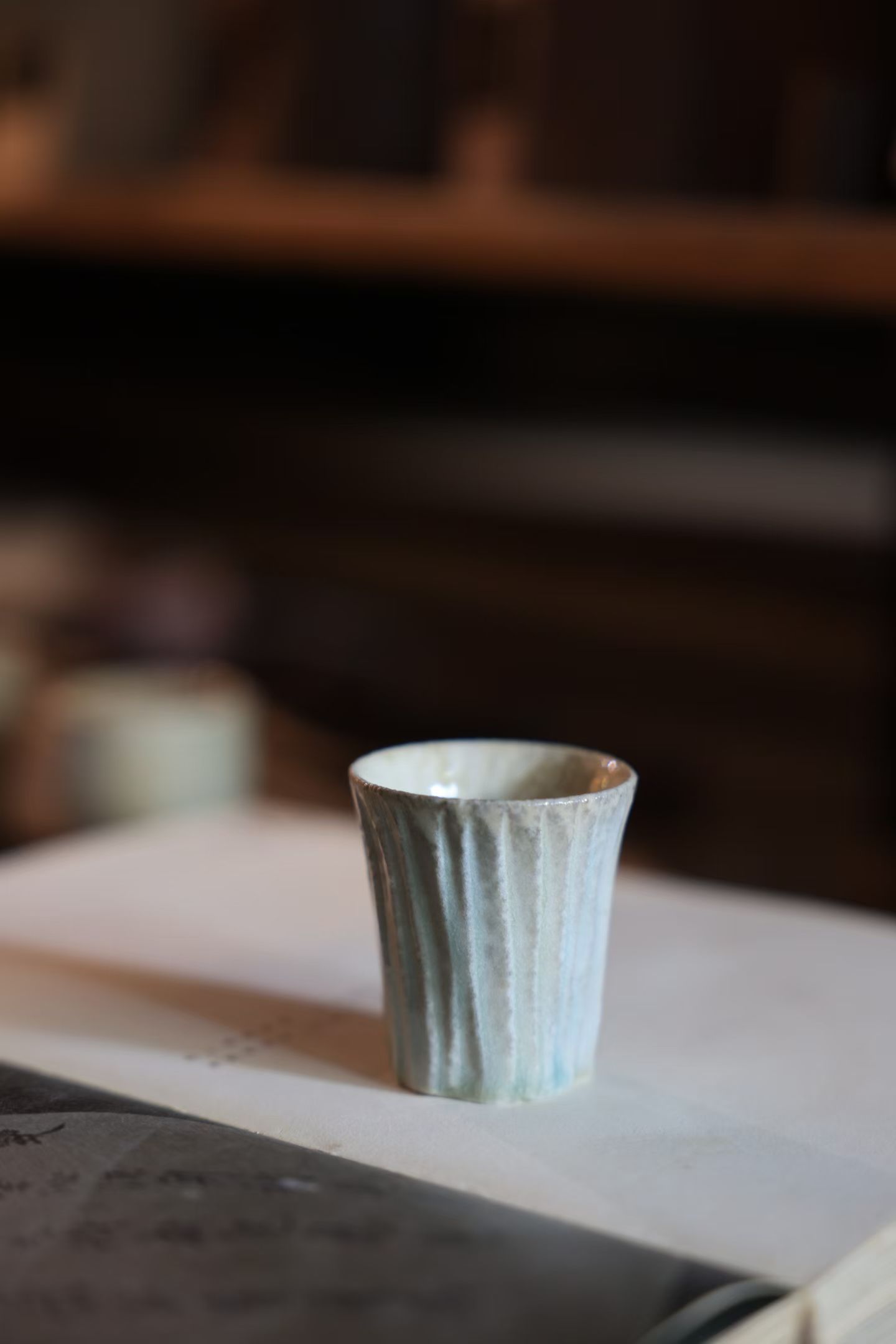 品茶赏器交友  备茶，是和器物对话；泡茶，是和山林对话；饮茶，是和自己对话；看茶
