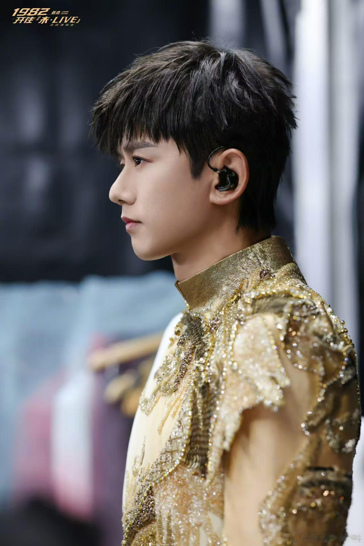 张杰没说什么 郑州场演唱会现场演绎《没说什么》，从低声沉吟到摇滚爆发，情绪层次丰