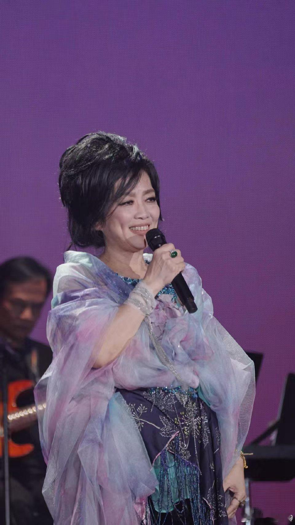 齐豫七旬老太勇闯歌手齐豫 我是一个虚岁70岁的歌手歌手发布会心态豁达气场十足，齐