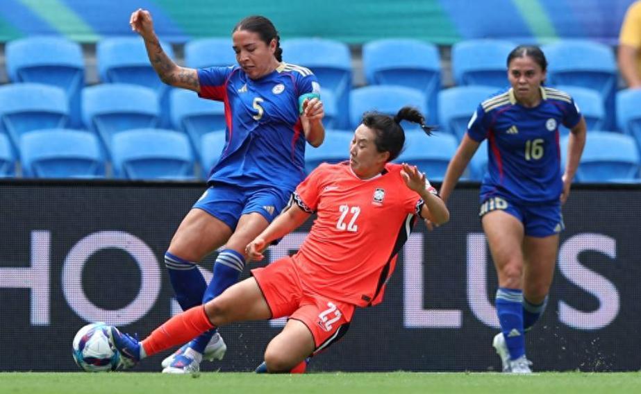 昨晚聚会，有个消息灵通的朋友神秘兮兮地说，看完这届女足亚洲杯小组赛，一个残酷的事