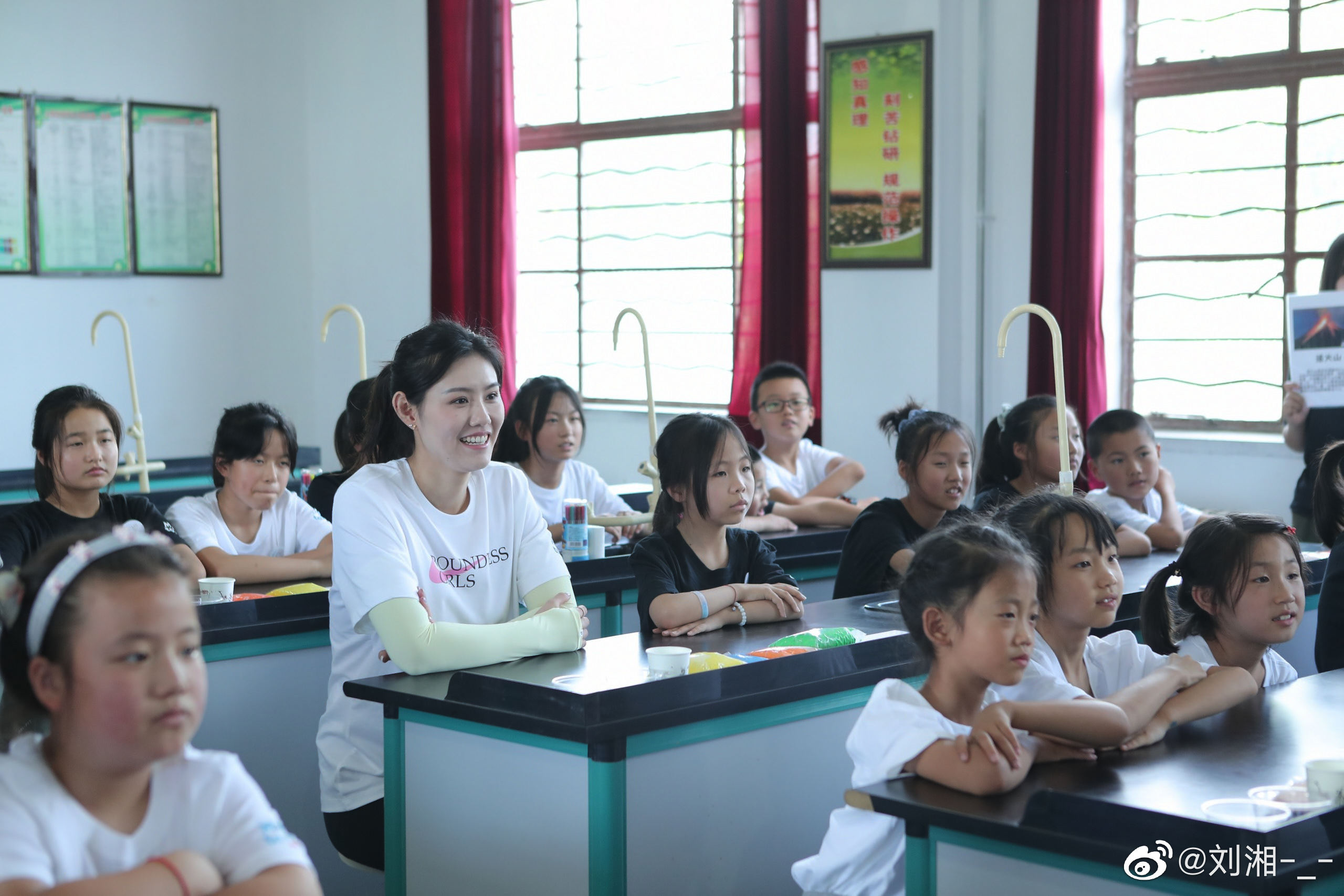 谢谢志愿者们和各方的努力和付出，鼓励以实际行动去帮助女孩子们更好的成长，以及通过