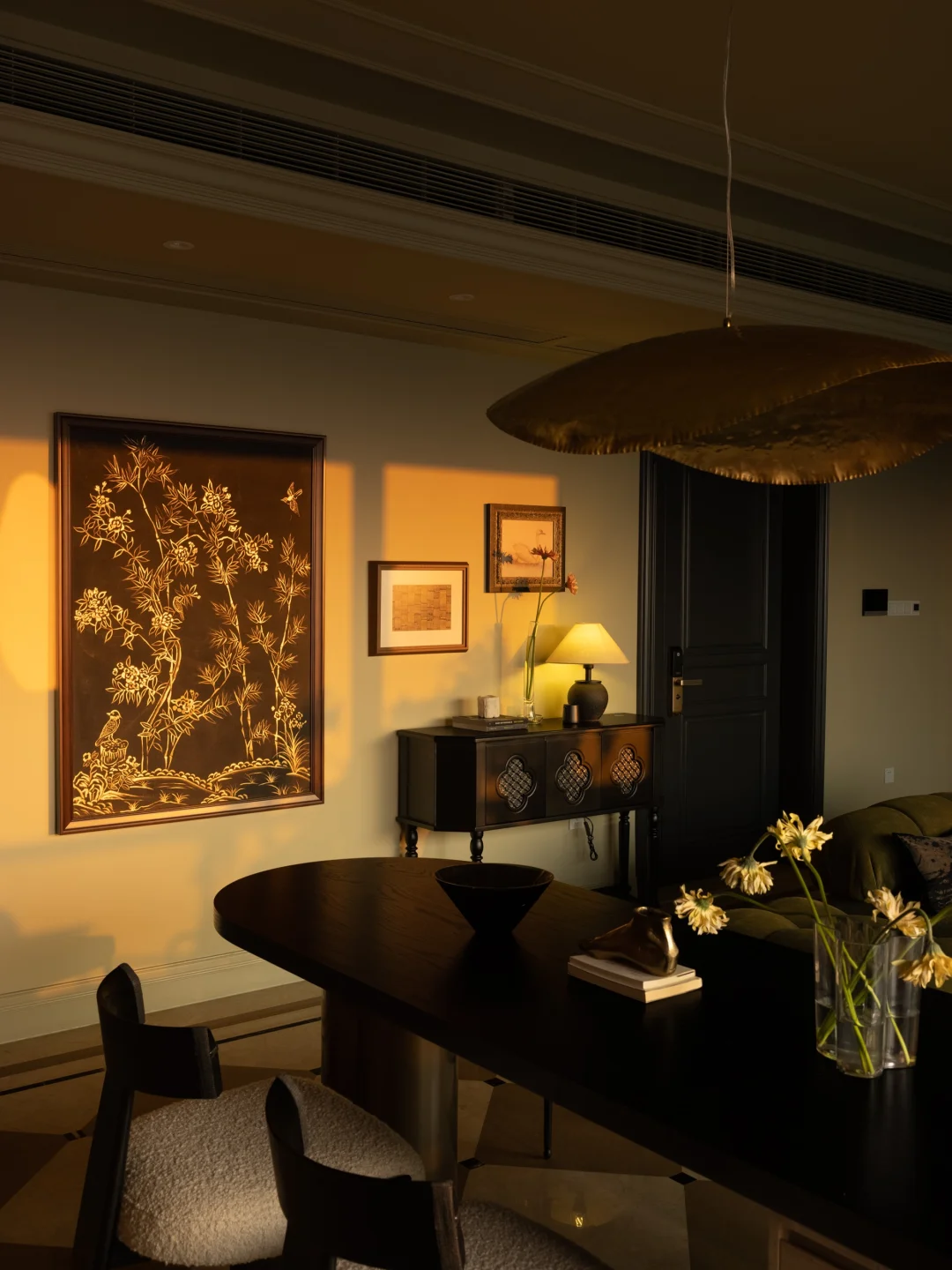 喜欢这个时间点的家，落日的光像一道彩虹光