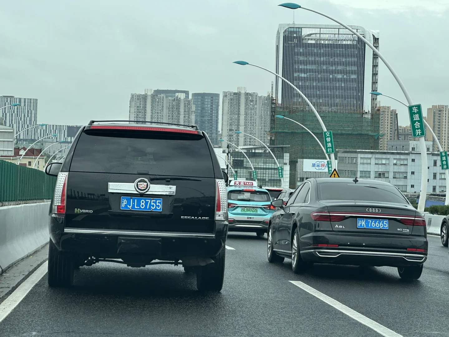 这压迫感的气势隔壁的A8也要喊一声大哥好