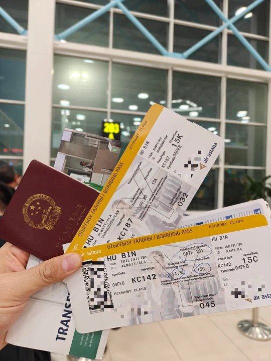 越来越多人提前屯机票受国际油价高位震荡、燃油附加费4月5日起上调预期影响，越来越