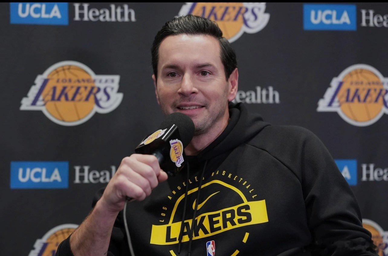 雷迪克对湖人在小组赛中保持不败感到非常高兴但他补充说，目前的重点是即将到来的背靠