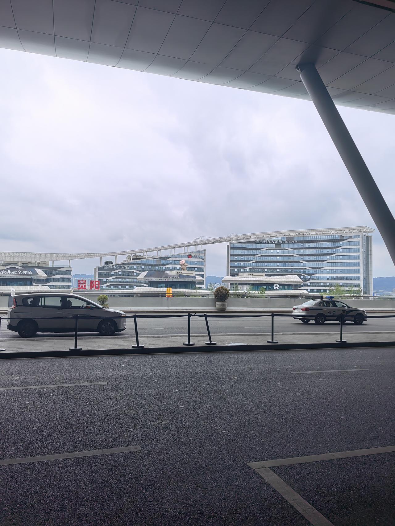 对美国而言，中国始终是他们眼中的一块肥肉，被绑在脑袋前面，无论怎样努力都吃不到。