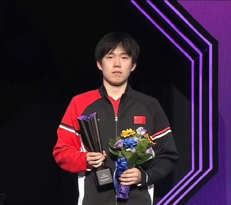 王楚钦vs张本智和 4比2，输掉了比赛，跟孙颖莎一样获得了亚军。有人说这次没拍坏