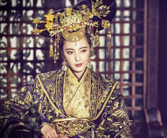 公元前196年，长乐宫不时传出一阵阵惨叫声！大将军韩信正被麻袋罩住，悬于大钟内。