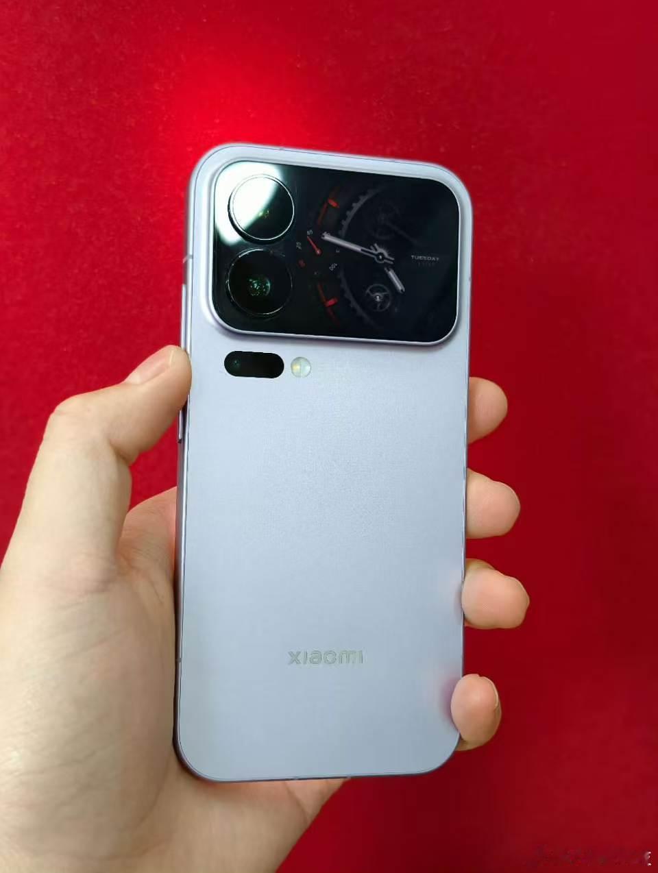 其实从小米18 Pro Max这套爆料看下来，能看出冲击高端的思路很明确。几乎没