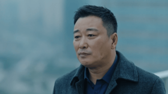 职场被要求站队你会答应吗 职场里，有人如剧中主角死磕工作不站队，却被视为异类。上