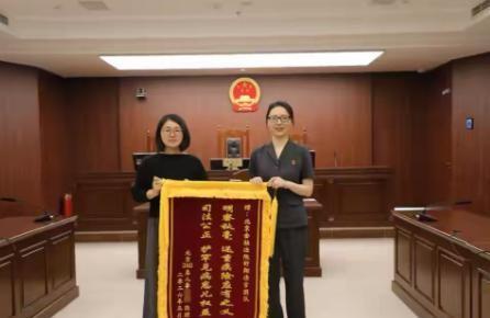 拒赔2岁罕见病患儿？保险公司死守旧条款，法院直接打脸！这是近期全网热议的杜氏肌营