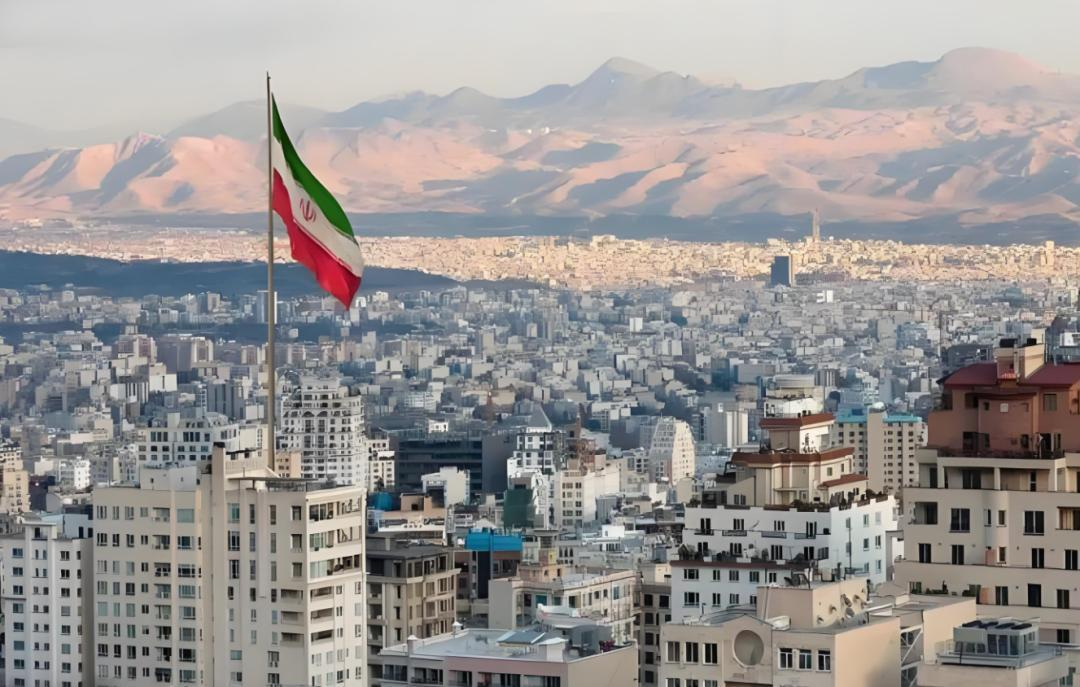 【#特朗普发出最后通牒伊朗表态#】#伊朗外长称手指已经扣在扳机上#综合美国《新闻