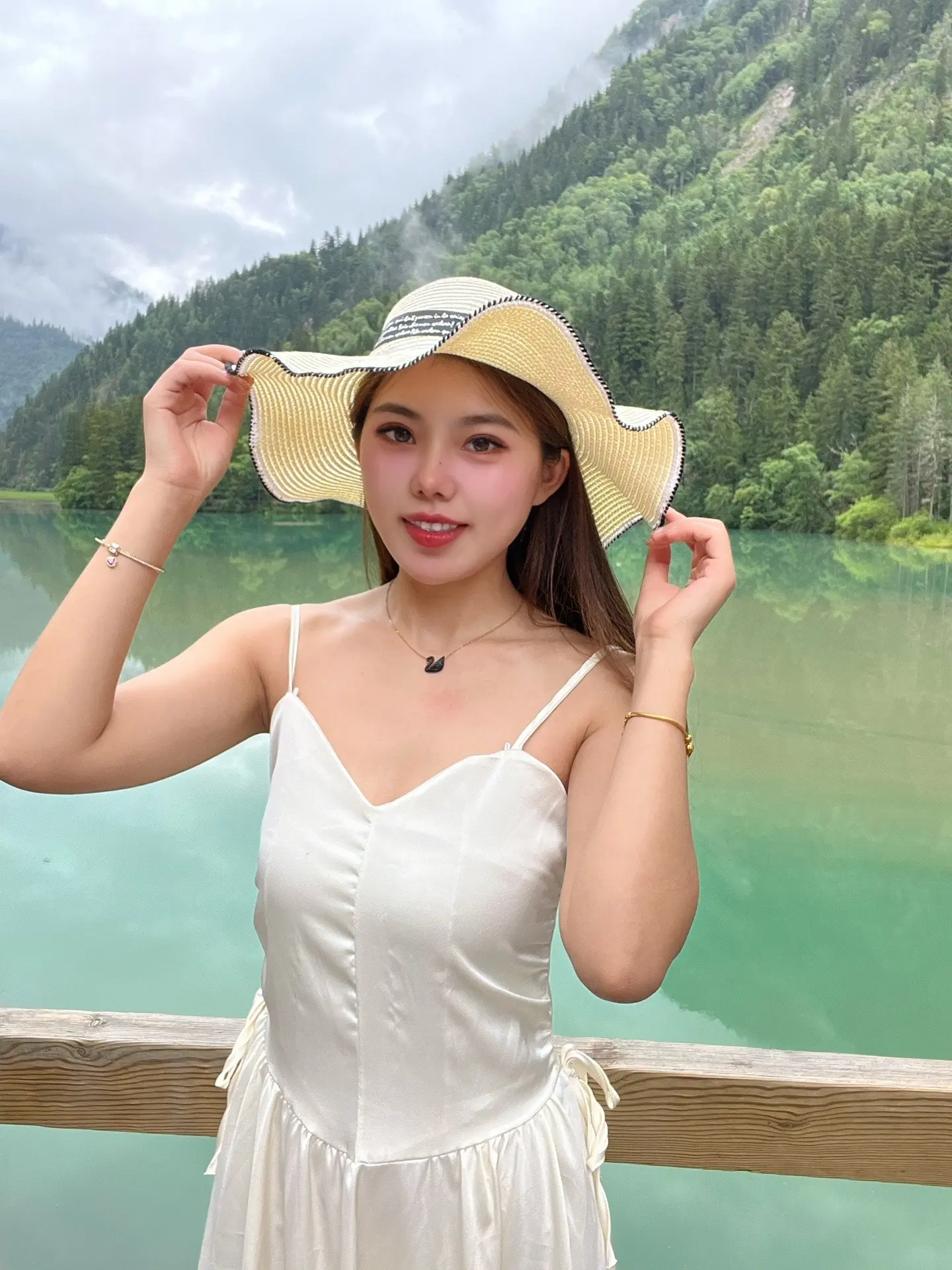 山不见我，我自去见山⛰️ 有趣的人生一半是山川海湖，一半是人间烟火🎇