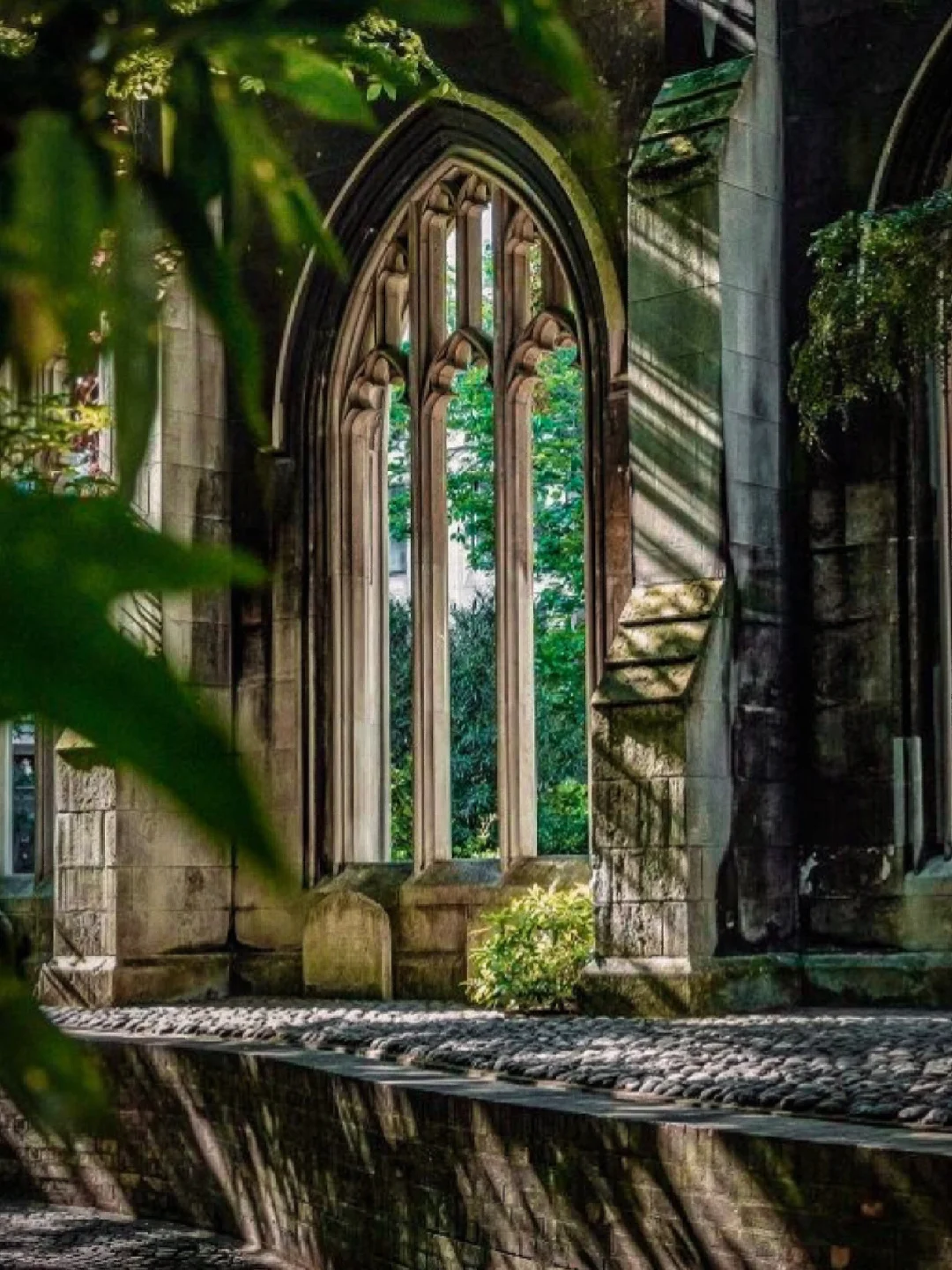 伦敦⛪️藏在金融区附近的百年教堂 神秘十足