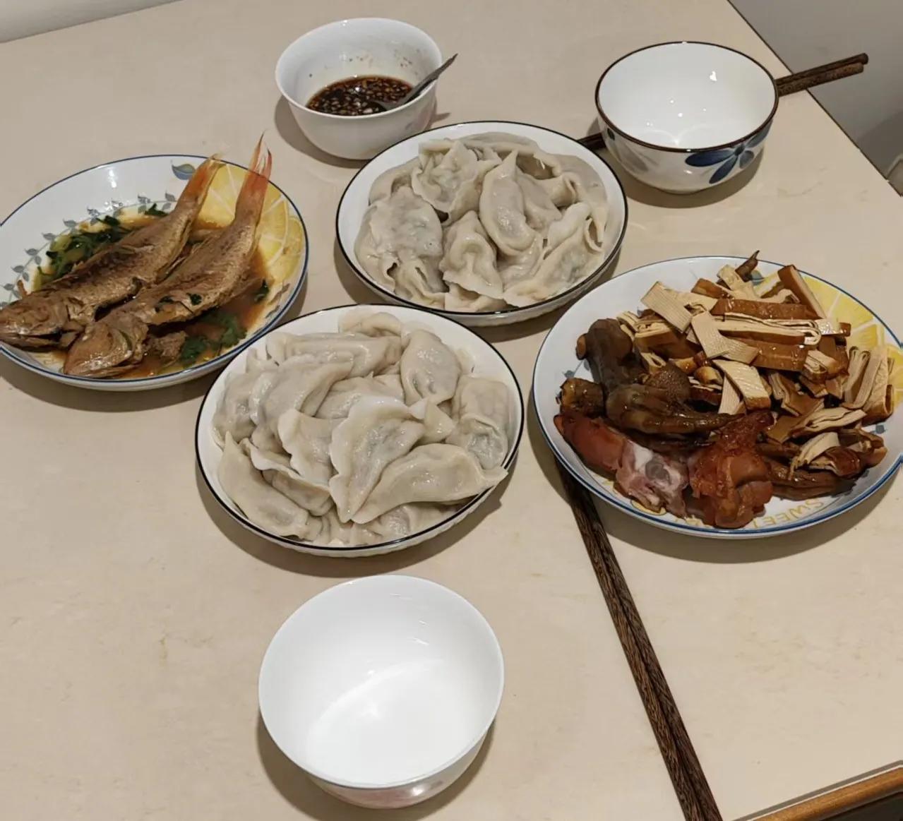 年已过，工已开，但吃饺子继续，有饺子吃就天天过年[呲牙]