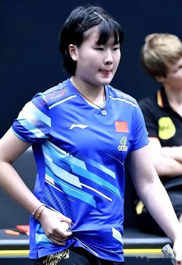 太不容易了！一个15岁的小姑娘，独自奔赴欧洲参赛，8天连拿3个冠军，赛程前期身边