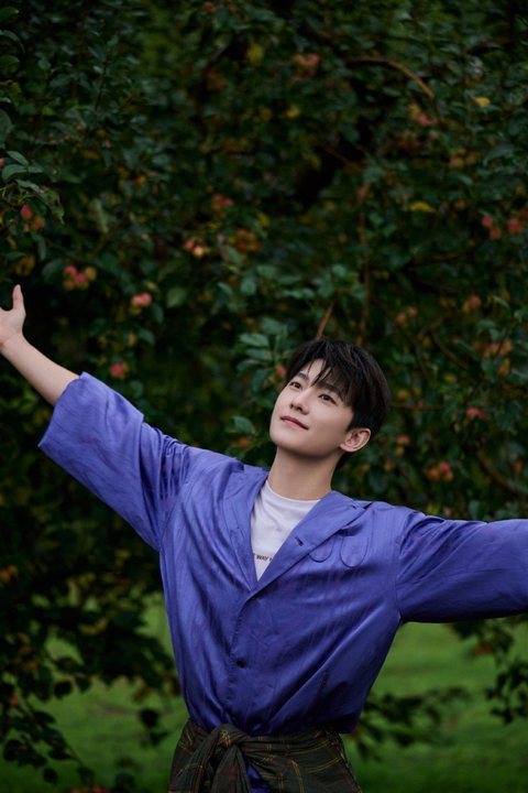 娱乐[超话]杨洋34岁庆生照杨洋森系生日照帅哥生日快乐咯！！ ​ ​​​