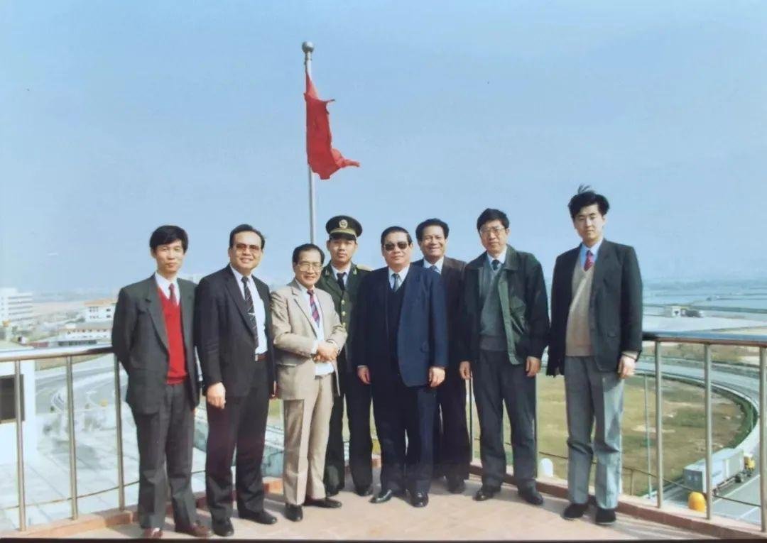 读魏小安写刘毅先生我与作者魏小安相识，文章中写的刘毅同志曾是我的老领导，准确地说