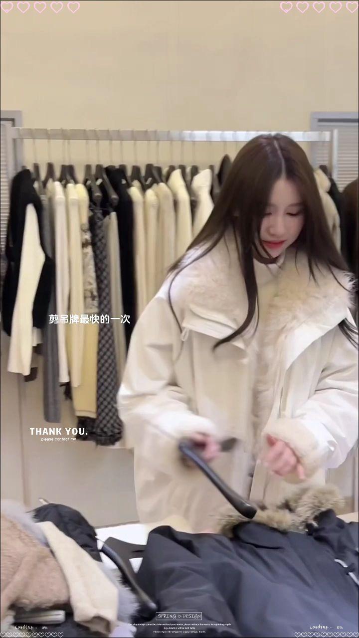 张予曦毕雯珺真拍了红裙抱 深情眼 张予曦  毕雯珺