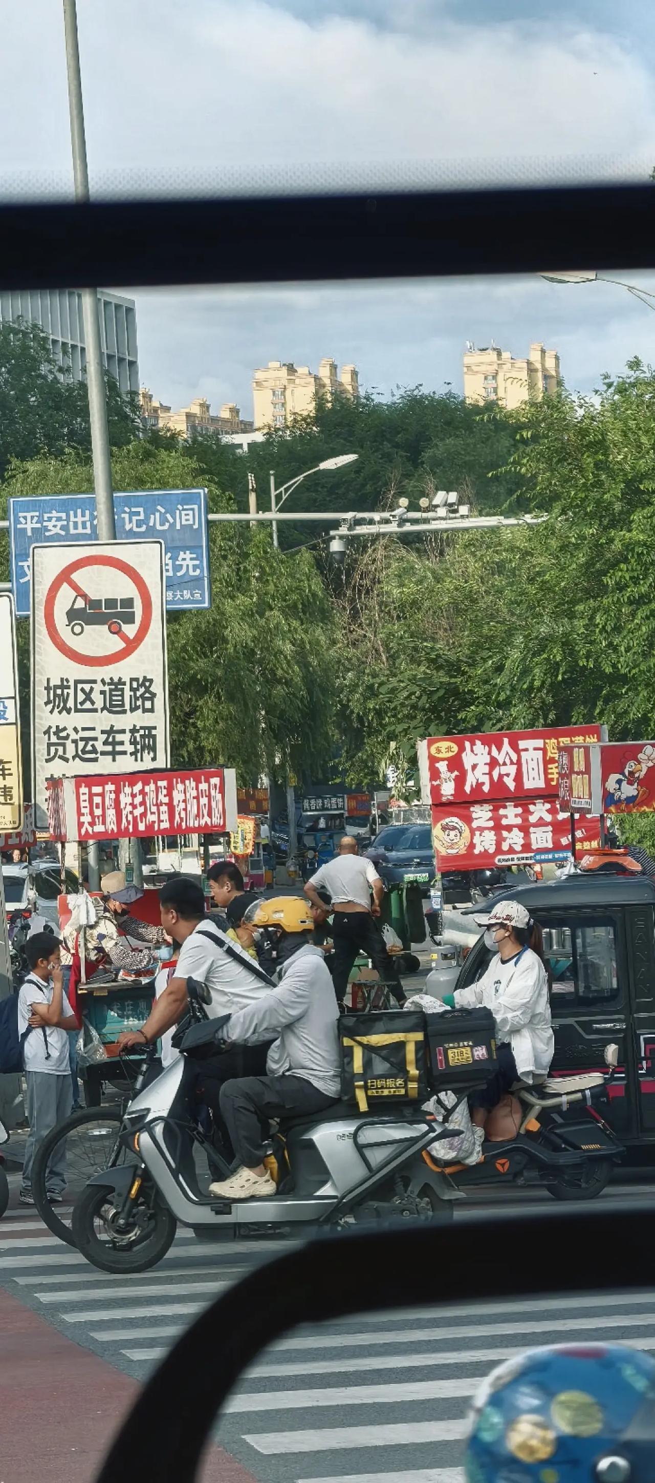 世界这么大，好奇大家此时此刻都在干嘛。