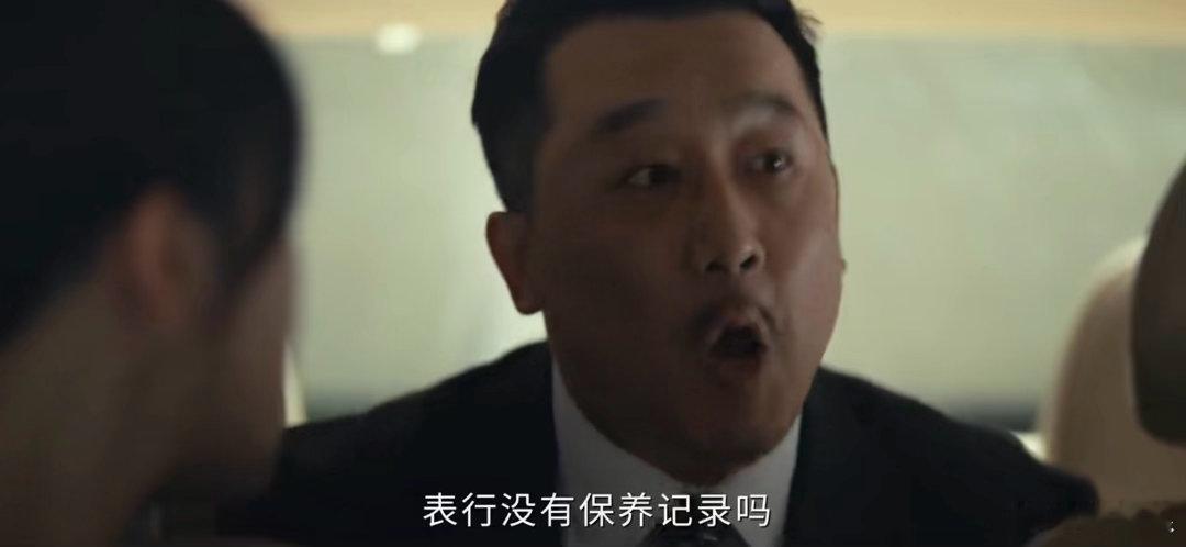 低智商犯罪集齐引导型证人自爆型蠢贼 表行老板的表情管理可以写进教科书，脸上写着不