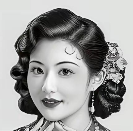 1939年，孔令侃拐着老妈牌桌上的熟女闪婚，孔祥熙收到电报，拍桌骂逆子。

老头
