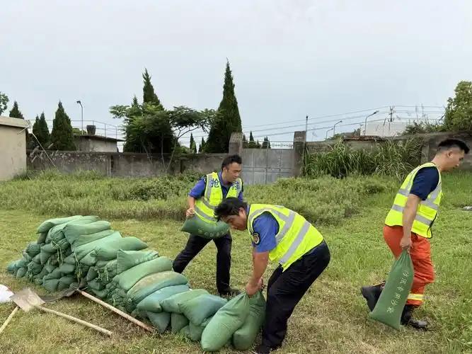 最近台风趋势可太让人关注了！浙江全省都在全力迎战超强台风“巴威”，进入临战状态。