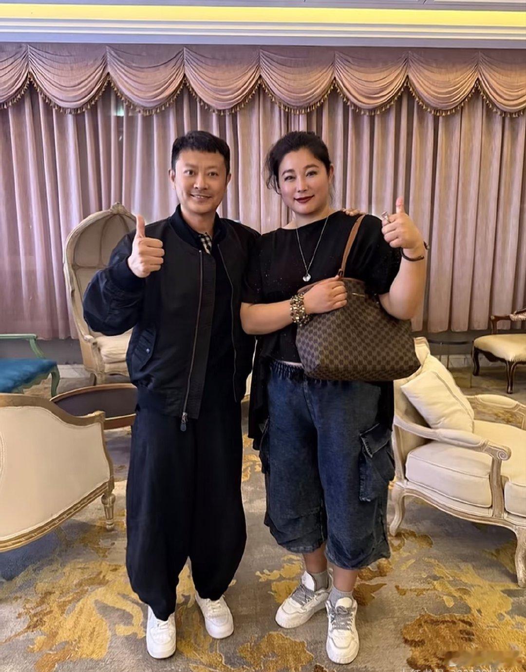 《拿什么拯救你我的爱人》男女主角印小天于娜重聚合影。 ​​​