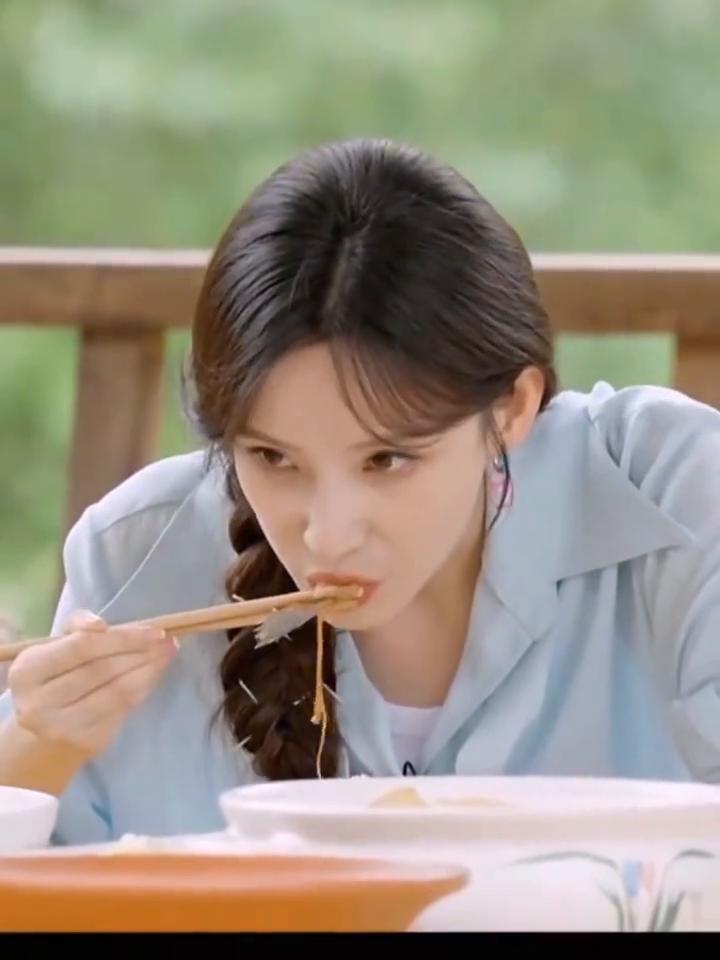 牛肉。
第四顿：烤串儿。