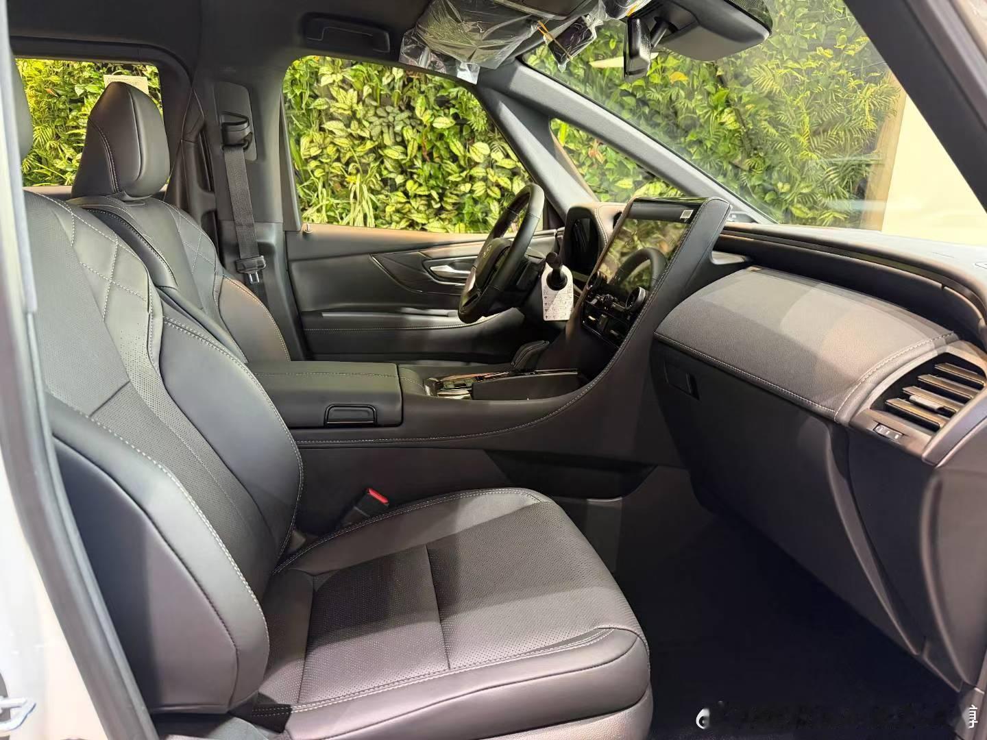 🇰🇷韩版 埃尔法 二月配额 白黑 白棕 黑黑 黑棕 灰棕 可选。新增小座椅版