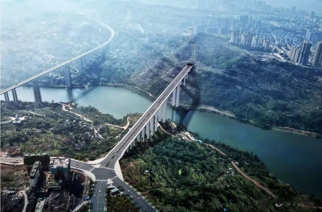 丰都龙河三桥建设迎来关键节点
作为市级重点工程，丰都横五路片区环境综合治理工程核