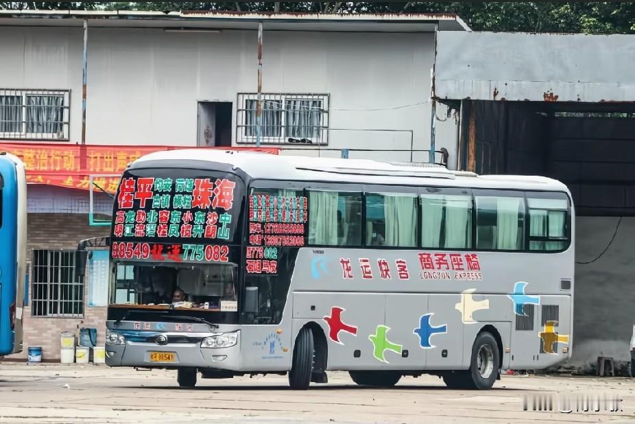 广西曾经开往广东珠三角的省际长途线路（二十一二），不知还有多少在跑？
桂平—珠海