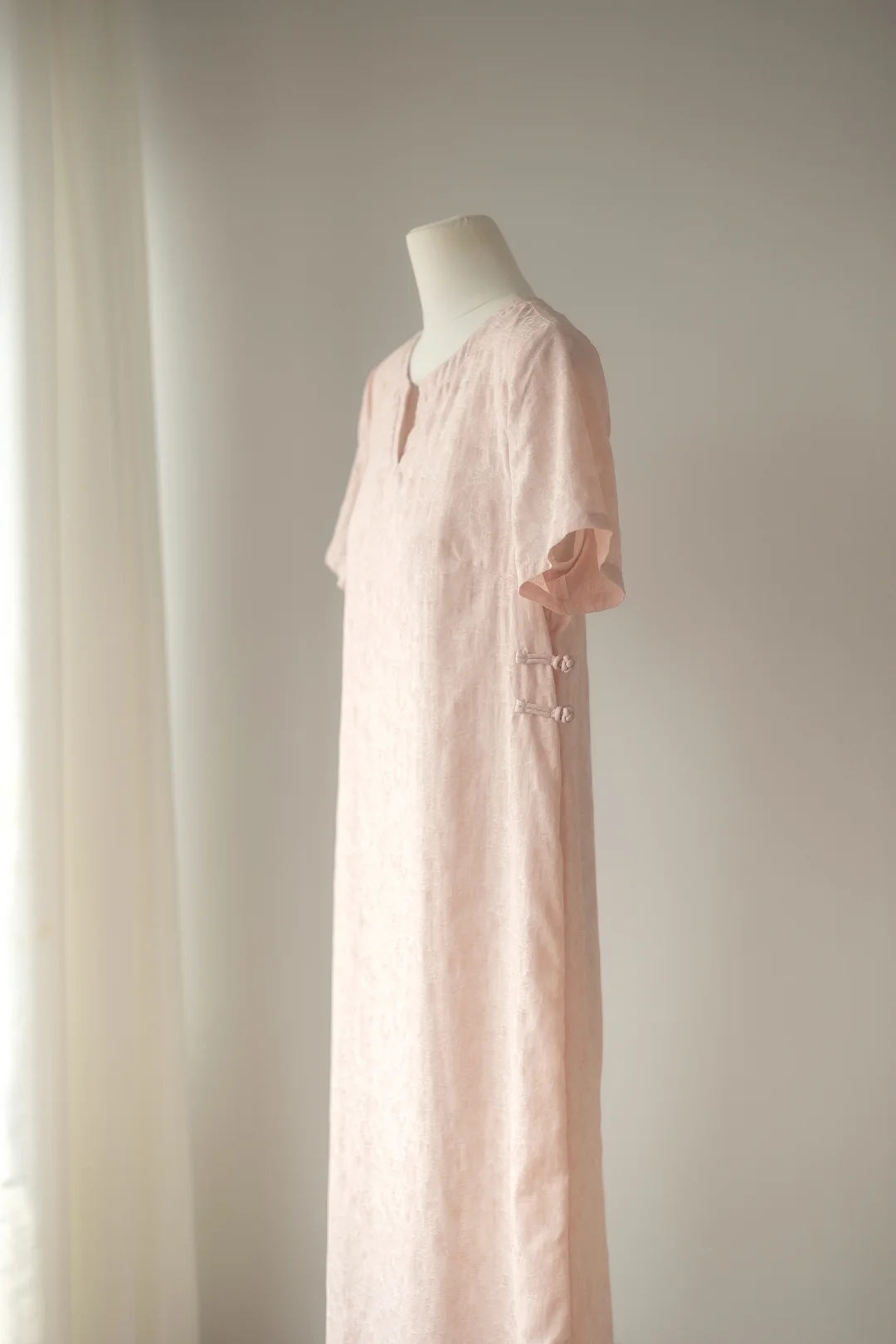 新中式淡粉提花连衣裙｜温柔粉色