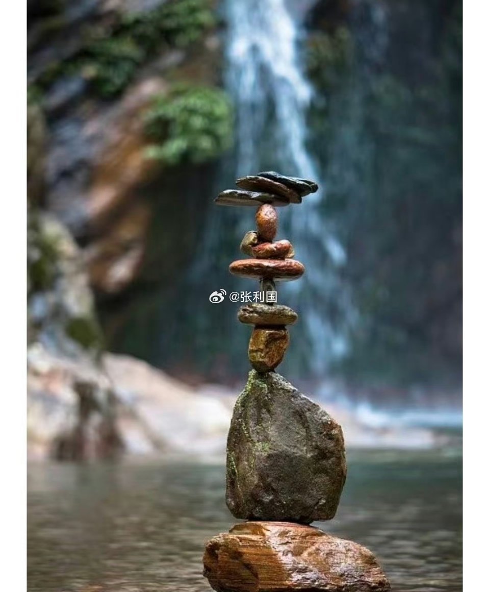 事不出，不知谁近谁远，人不品，不知谁浓谁淡，时间不会说谎，说的都是真相，不吃点亏
