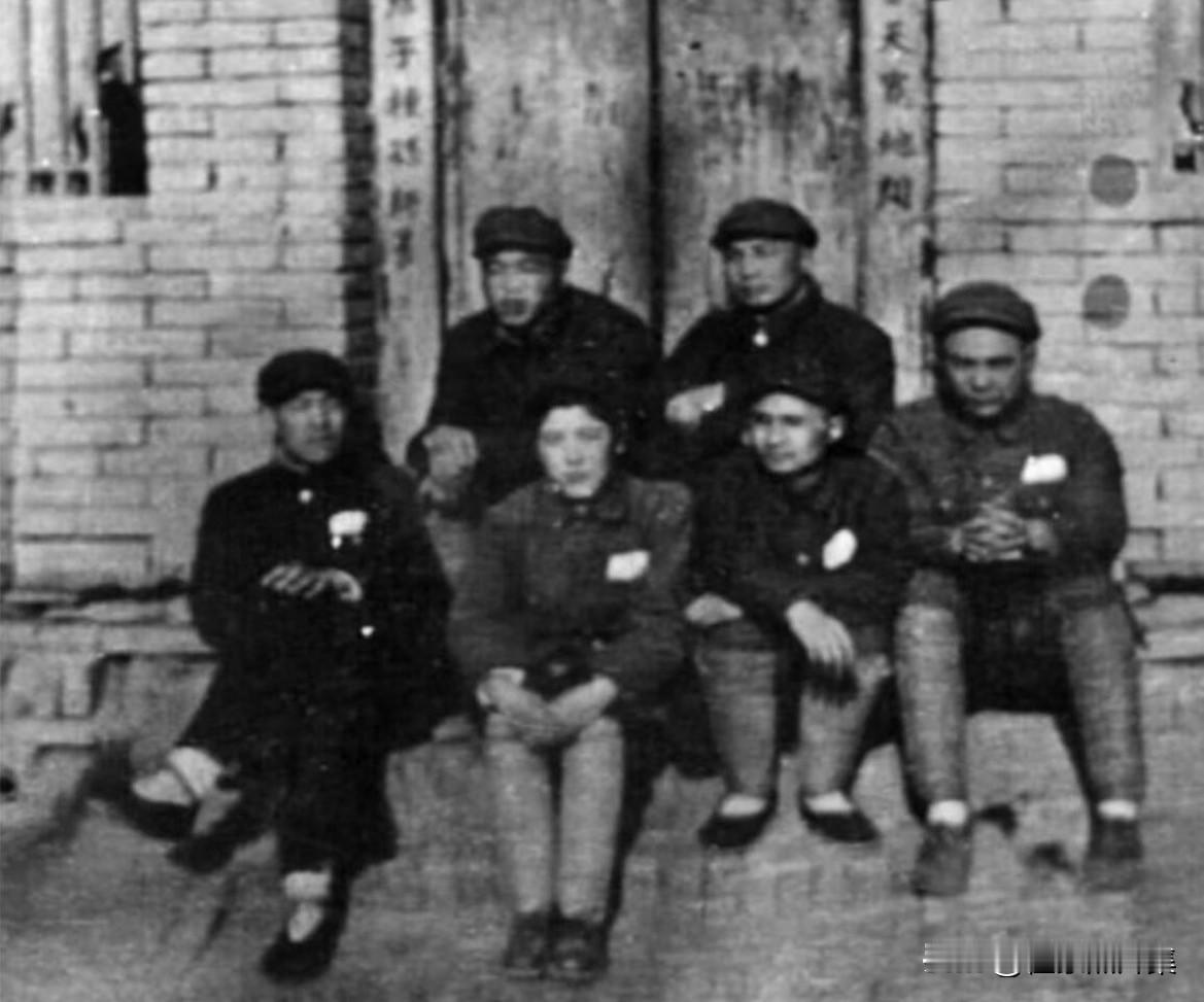【开国功臣图片故事166】
1949年7月，宜沙战役前38军113师337团首长