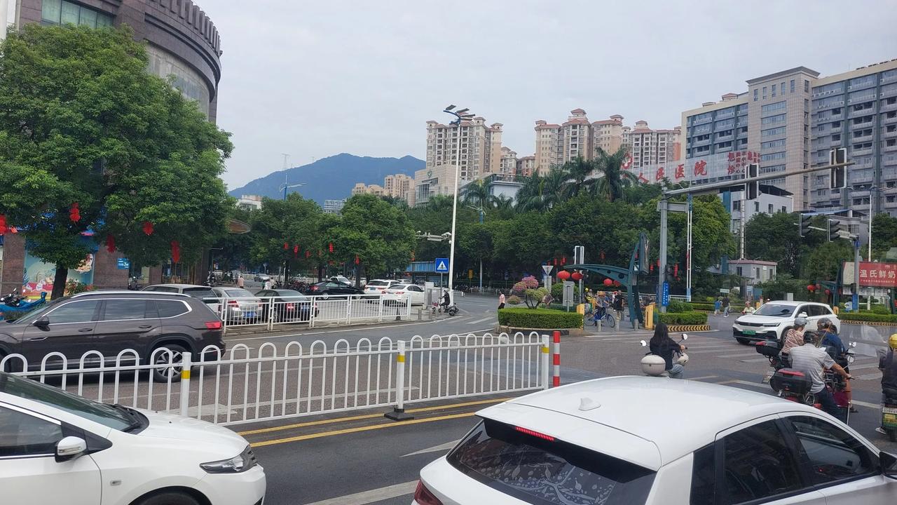 清新区第二人医？这个第二人医和清远市人医一样是三级甲等医院吗？感觉怎么收费那么贵