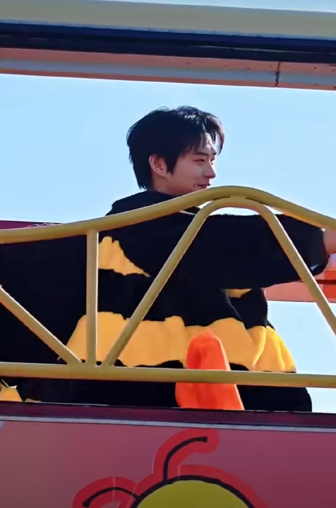 魏大勋跳爱你手势舞魏大勋跳爱你 魏大勋的手势舞好有感染力，跟着他的动作不自觉就嘴