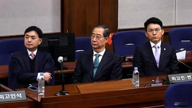 77岁前总理当庭戴手铐！韩德洙一审获刑23年，创韩国政坛三重纪录

当地时间1月