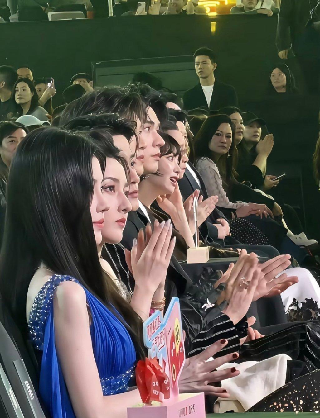 【星光大赏众星】建模脸只是出现在这里的门槛星光大赏内场