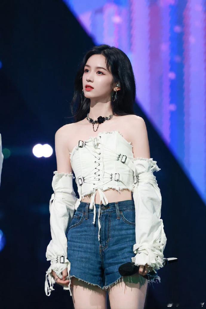 #周也说爱你初舞台直拍#周也yyds！不得不说这个初舞台简直就是为我量身打造的，