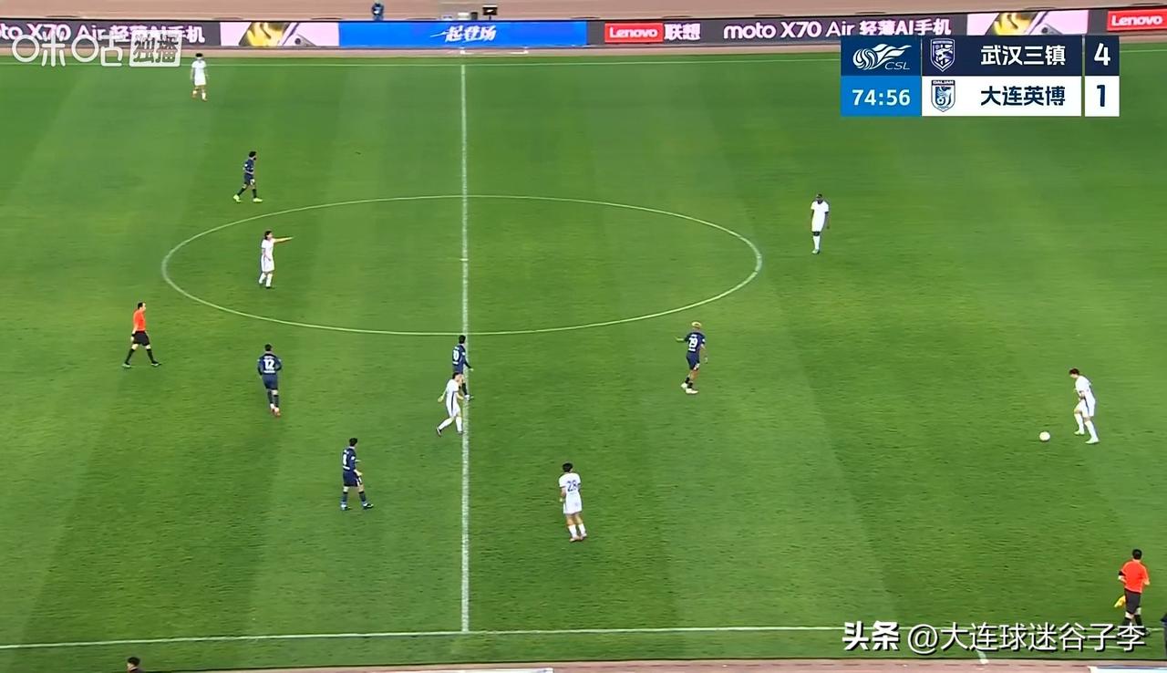 70多分钟让三镇进了四个，两场比赛没踢完丢了9个球，再这么踢下去别说主场6万球迷