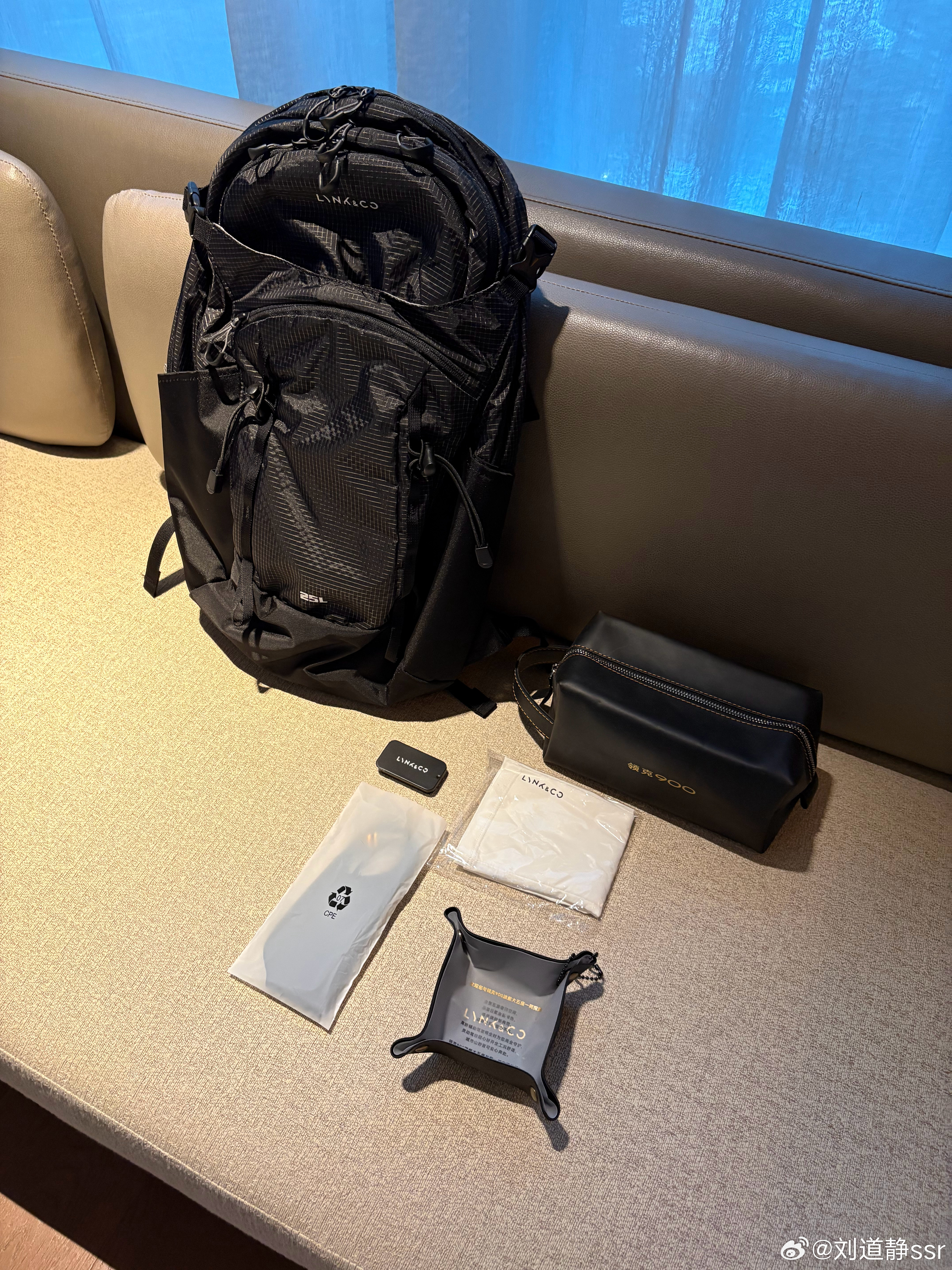 领克够大方，送了个背包和好多小物件！点赞破1000一整套都给大家抽了！ 