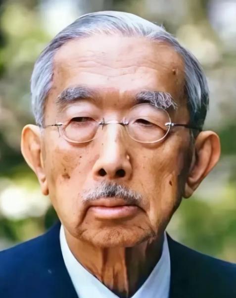 老话说“相由心生”，这话真不是空穴来风！看看这位发动侵华战争的裕仁天皇，长得尖嘴