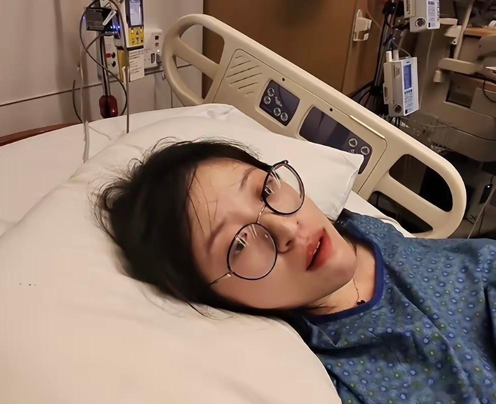 我们常常会笑话吃饭前拿着手机左拍右拍的人，说人还没吃到呢，手机先吃了而千万粉丝网