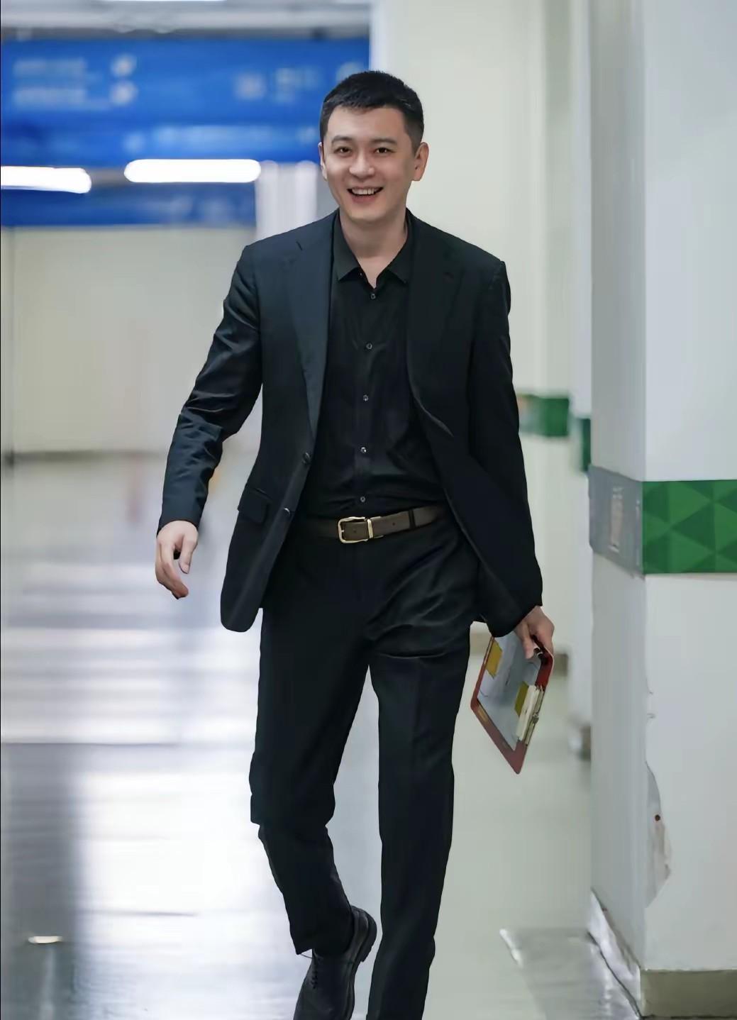 杨鸣带领辽宁男篮拿了不少冠军，可是本赛季的辽宁成绩真的是一落千丈啊，这就不得不让