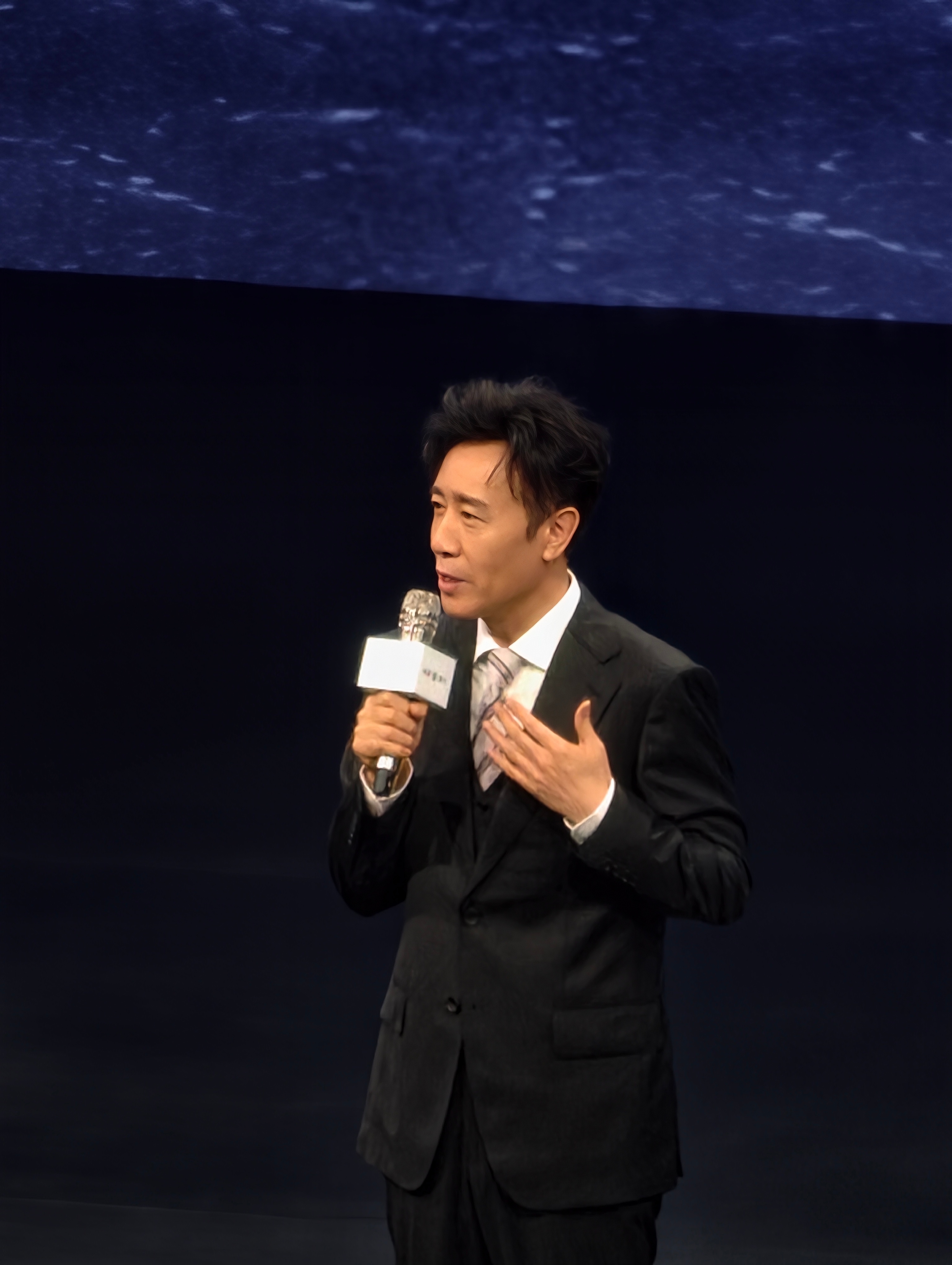 于和伟来了鸿蒙智行发布会 台下立马想起“接着奏乐接着舞”哈哈哈哈哈 深圳·深圳湾