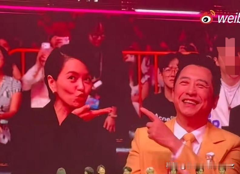 微博音乐盛典内场，梁咏琪、蔡国庆、庾澄庆尴尬扮可爱，老一辈艺人的含金量又上升了！
