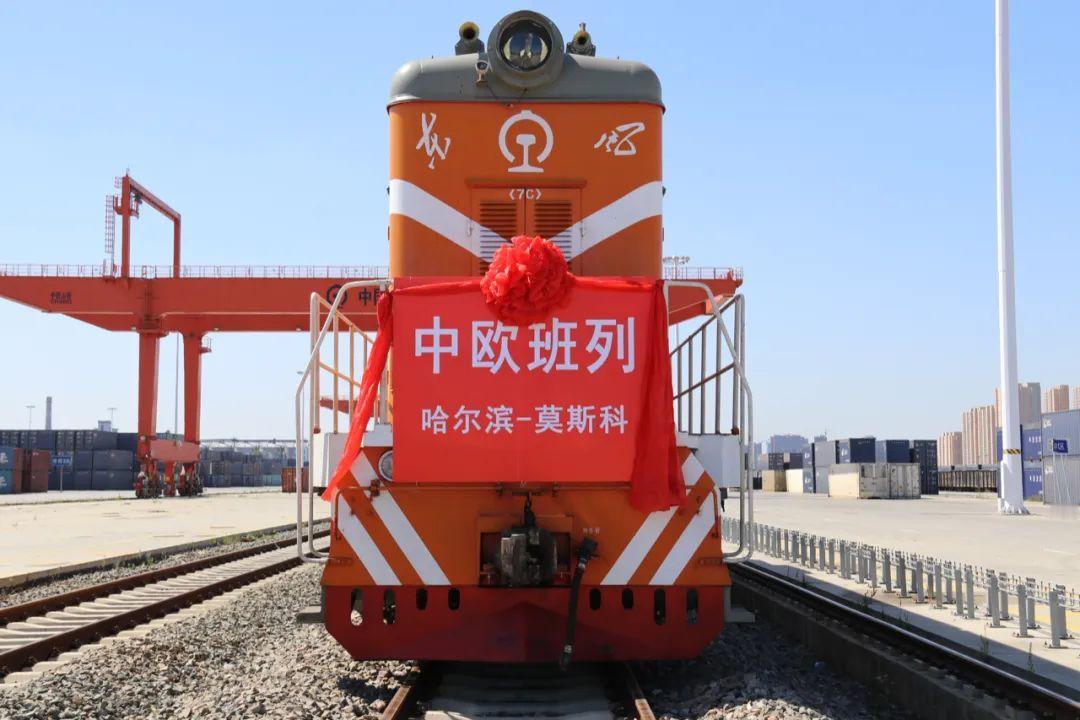 彻底醒悟！俄罗斯不惜拿出全部家底，全力绑定中国
 
西方多年的轮番制裁，彻底打醒